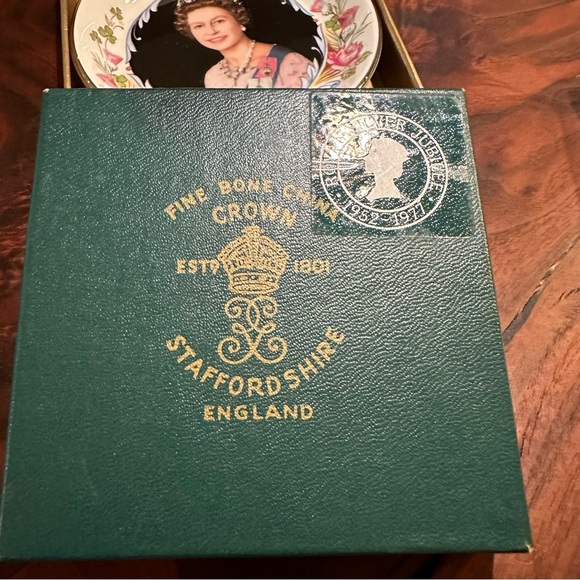 Queen Elizabeth II Silver Jubilee Trinket Dish Bone China Staffordshire England - Picture 10 of 10